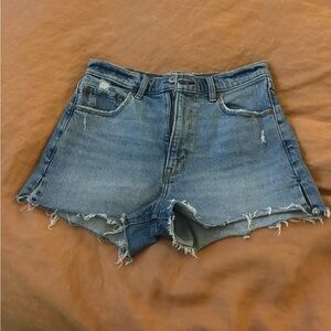 Abercrombie “The Mom Short , High Rise”